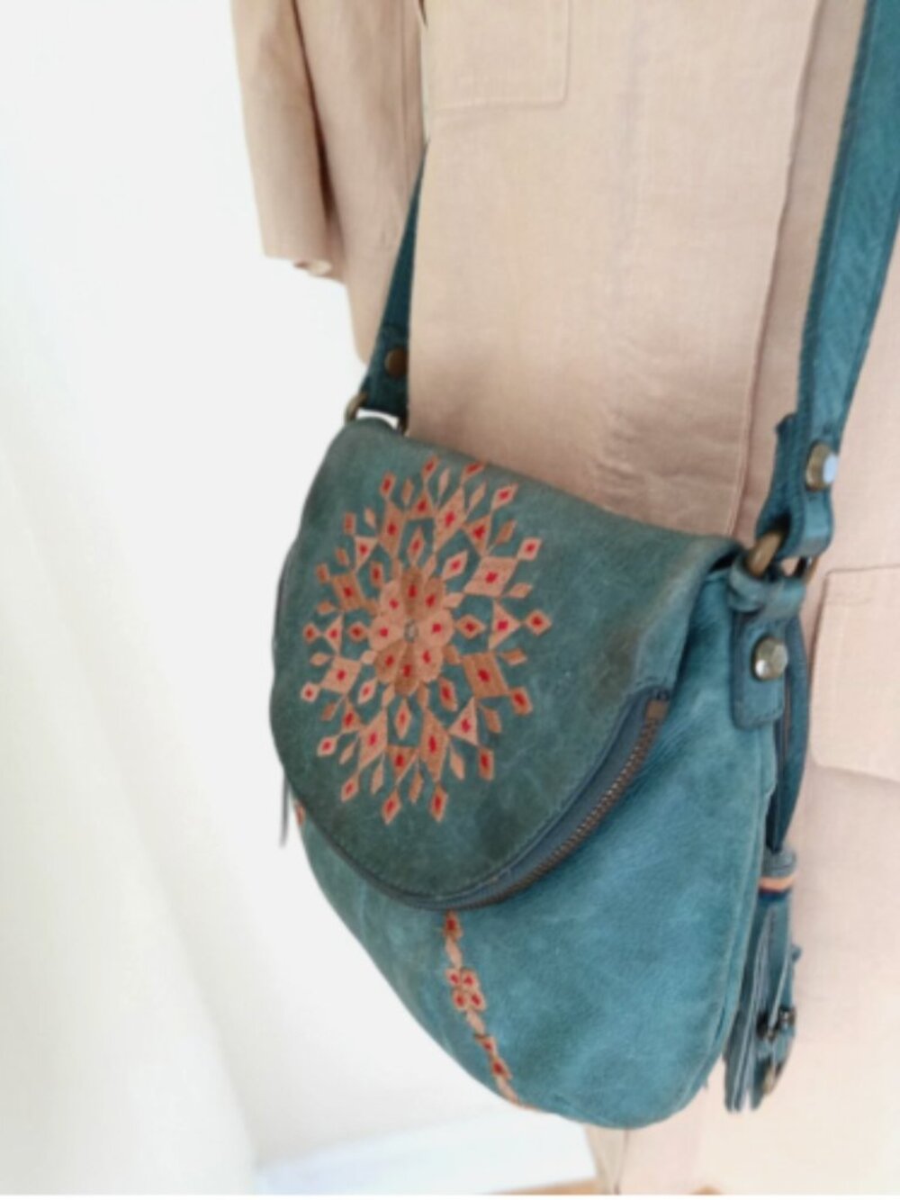 Lucky Brand Genuine Leather Embroidery Shoulder Bag Multiple Compartments Green - Picture 7 of 16